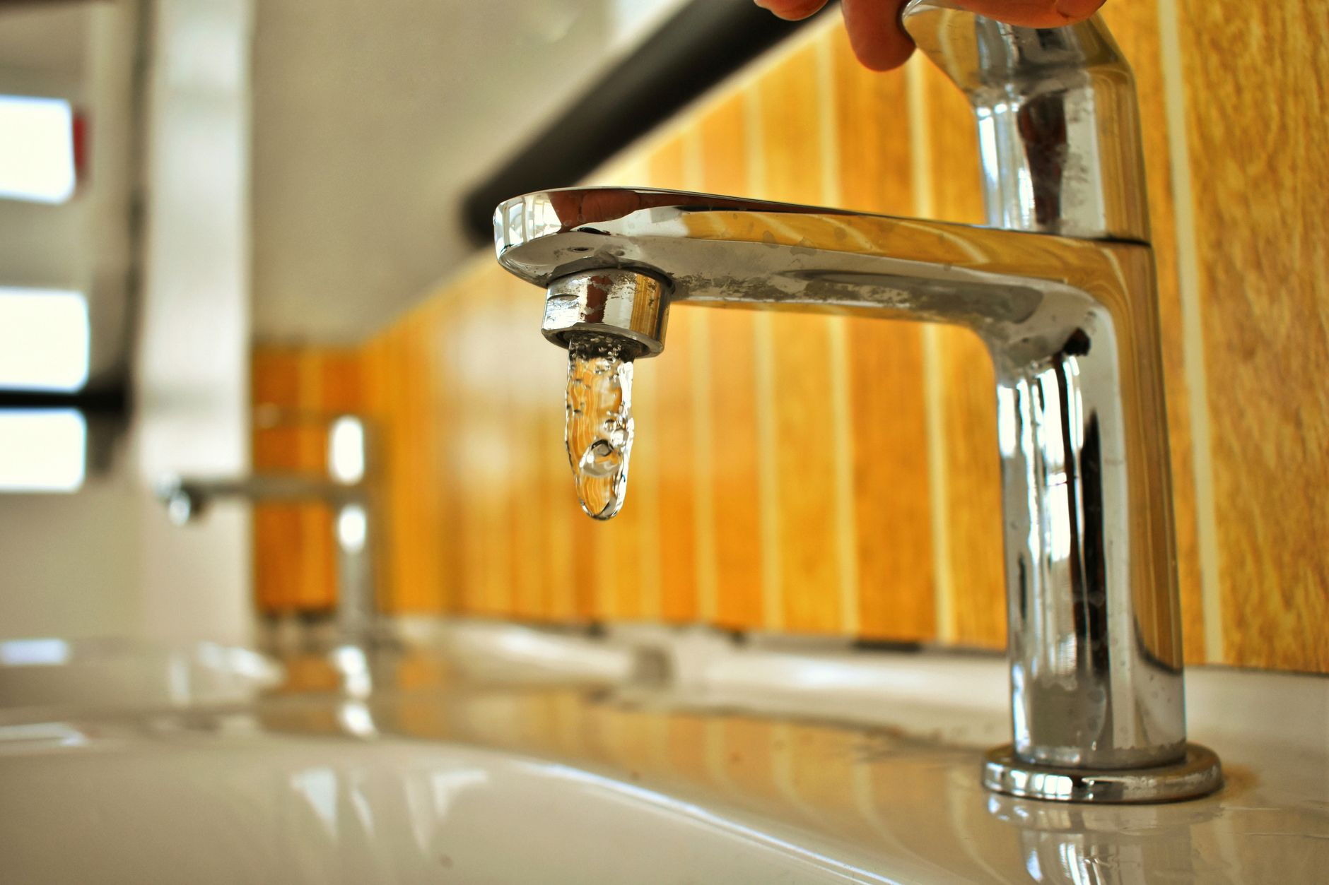 Prix dépannage fuite d'eau : Tarifs détaillés et pièges à éviter