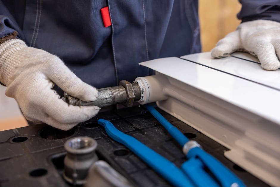 Travaux de plumber working pipes